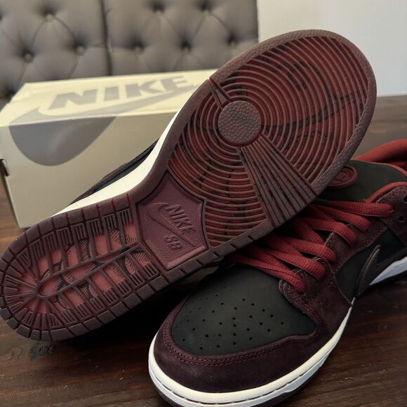 Nike SB Dunk Low Riot Skateshop Shoes